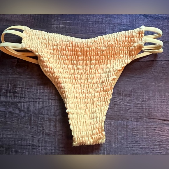 Strapless and Strappy Bikini Set with a high cut. Women’s size Large - Picture 6 of 7